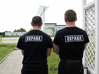 Ох, рано встает охрана!